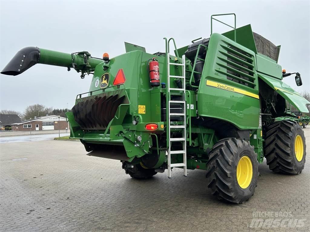 John Deere T670 Ražas novākšanas kombaini