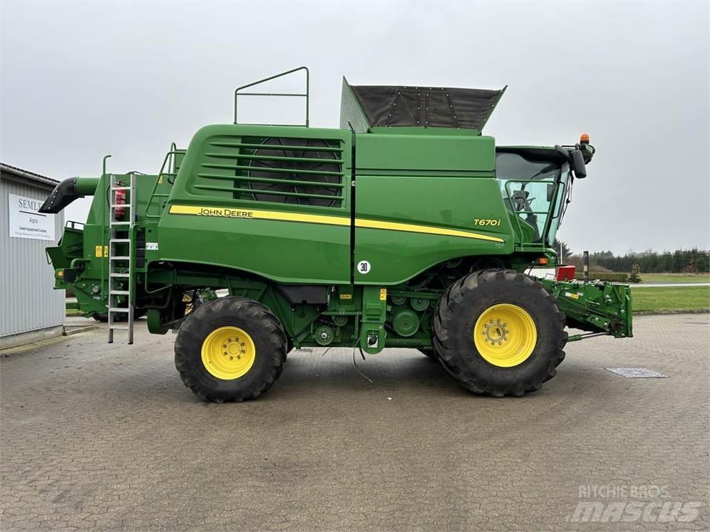 John Deere T670 Ražas novākšanas kombaini