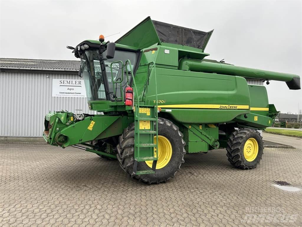John Deere T670 Ražas novākšanas kombaini