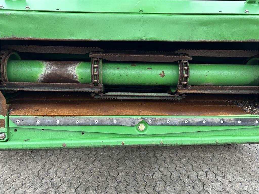 John Deere T670 Ražas novākšanas kombaini