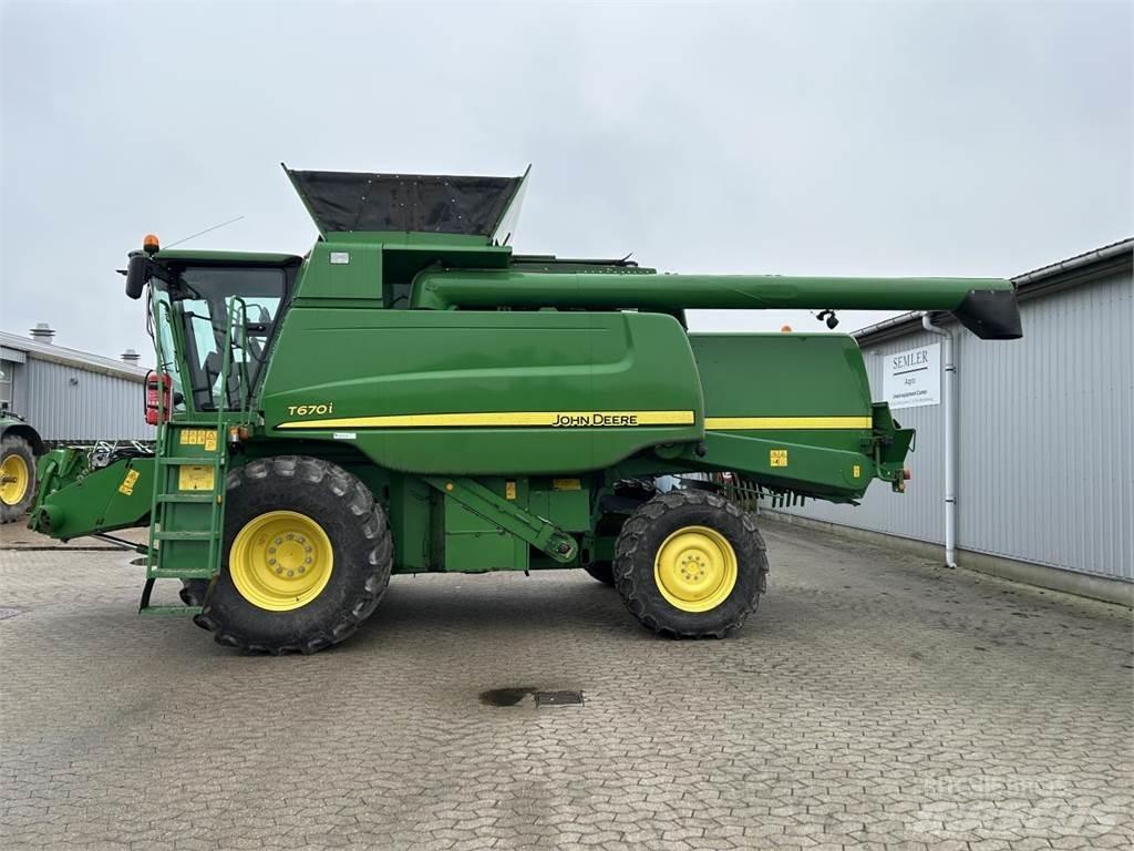 John Deere T670 Ražas novākšanas kombaini