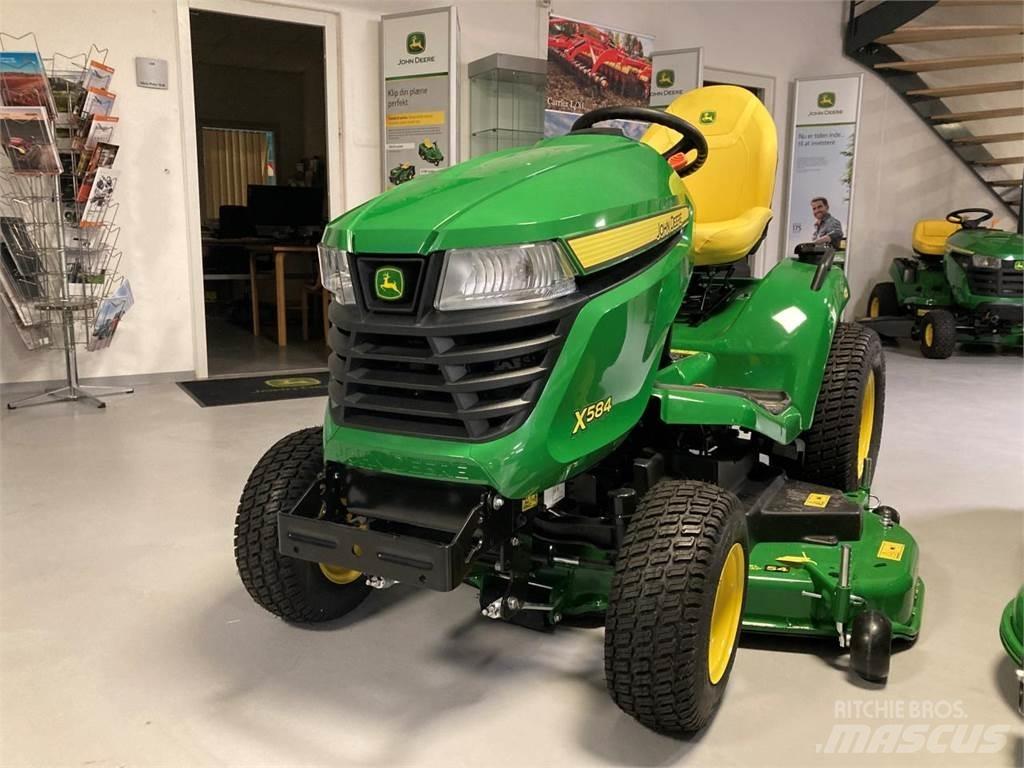 John Deere X584 Kompaktie traktori
