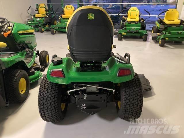 John Deere X584 Kompaktie traktori