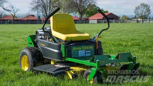John Deere Z315E Kompaktie traktori