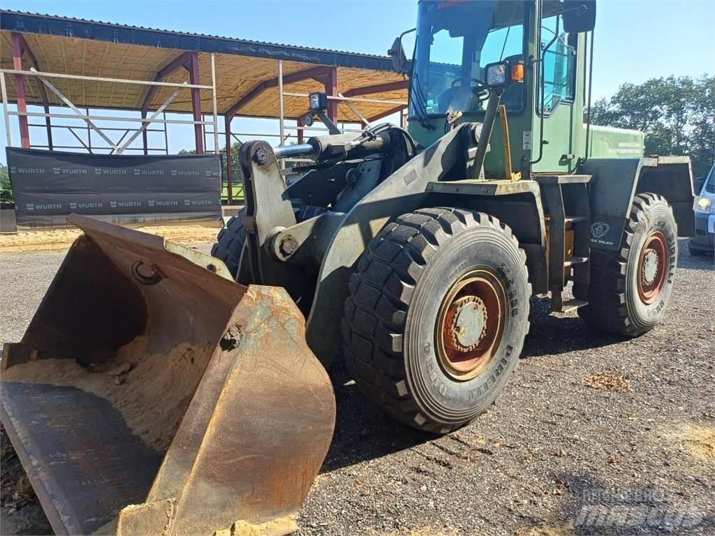 Komatsu WA270 Iekrāvēji uz riteņiem