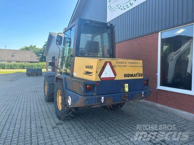 Komatsu WA90 Iekrāvēji uz riteņiem