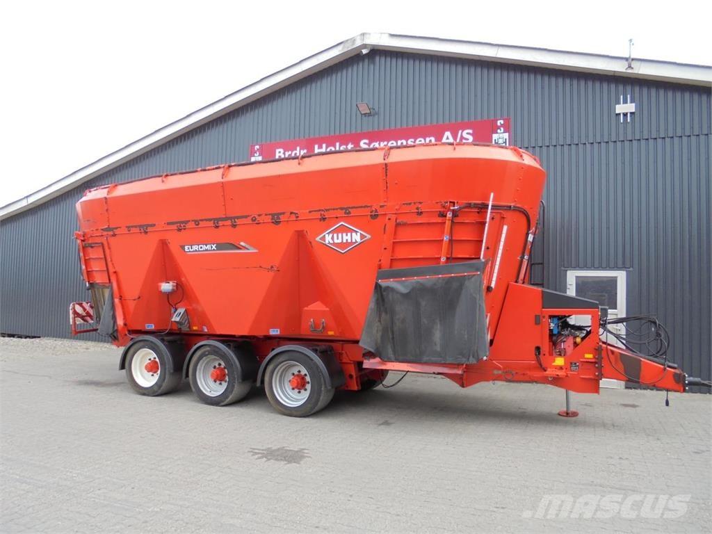 Kuhn 45.3 DL Lopbarības piekabes
