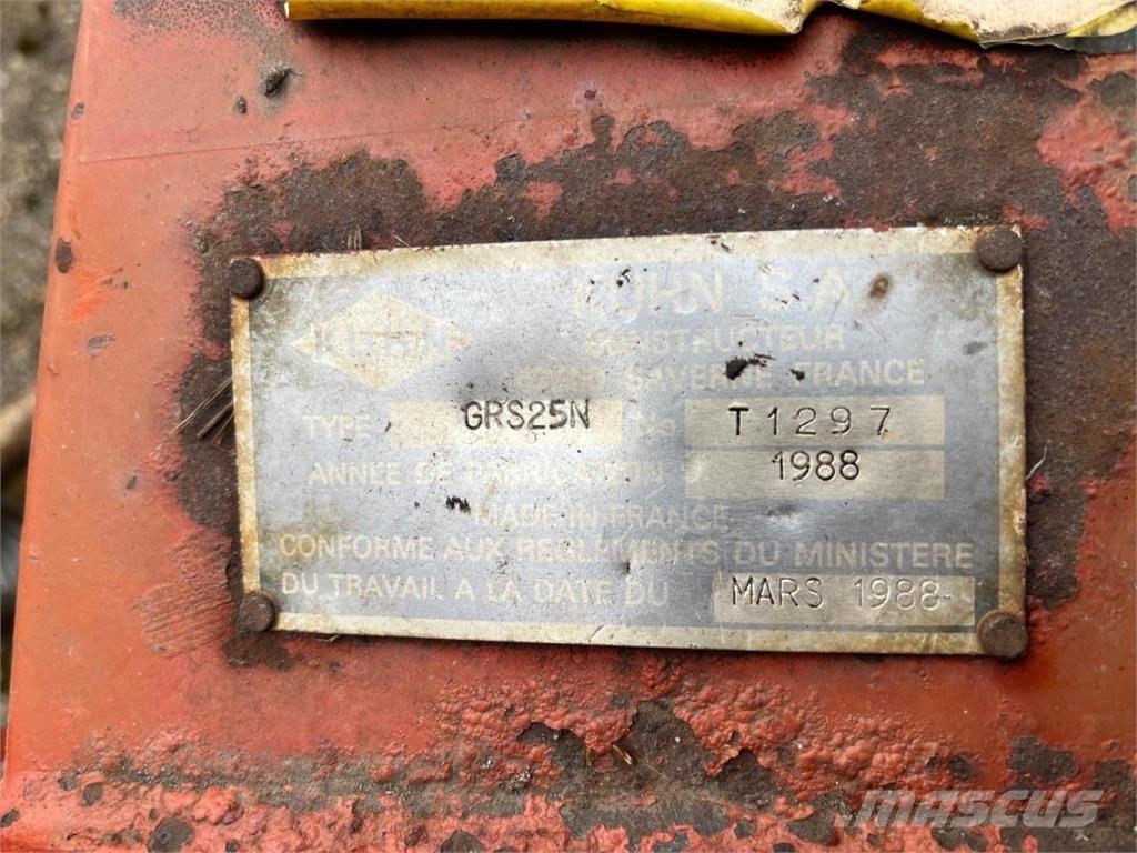 Kuhn GSR 25 N Grābekļi un siena ārdītāji