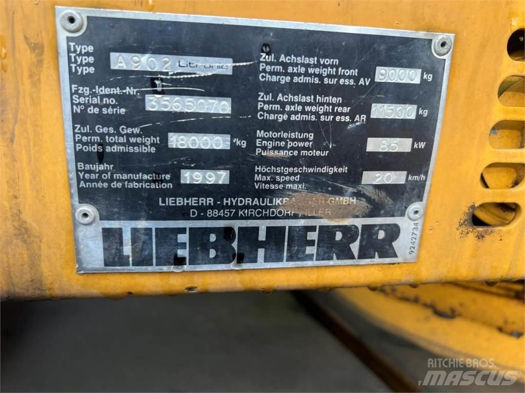 Liebherr 902 Ekskavatori uz riteņiem