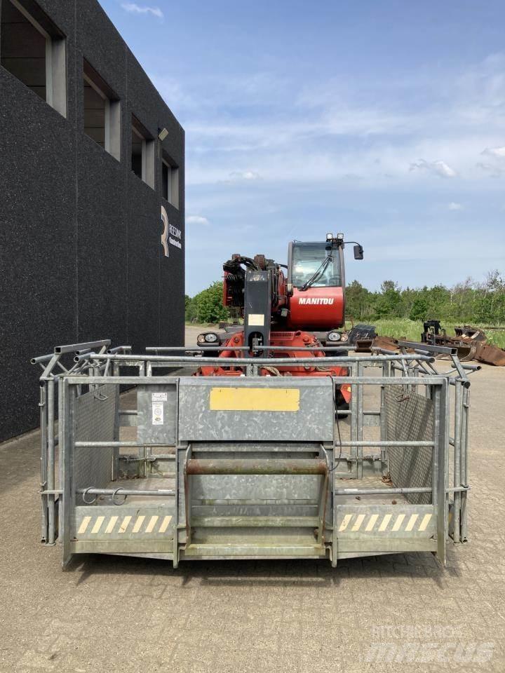 Manitou MRT2540 Teleskopiskie manipulatori
