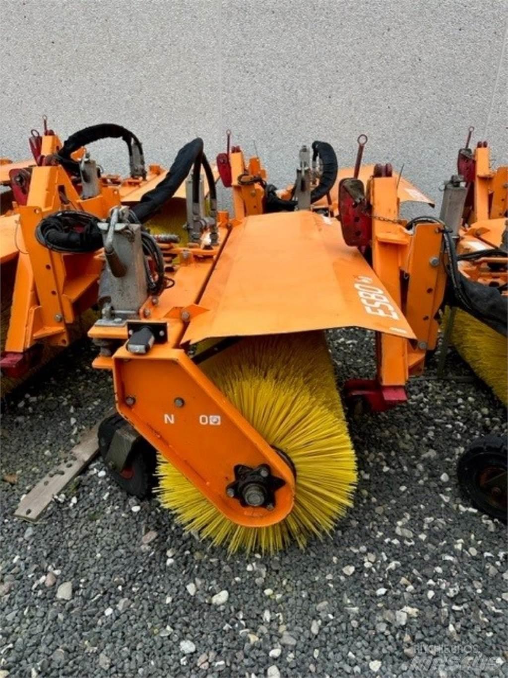 Nesbo HF1600S Ielu tīrīšanas mašīnas