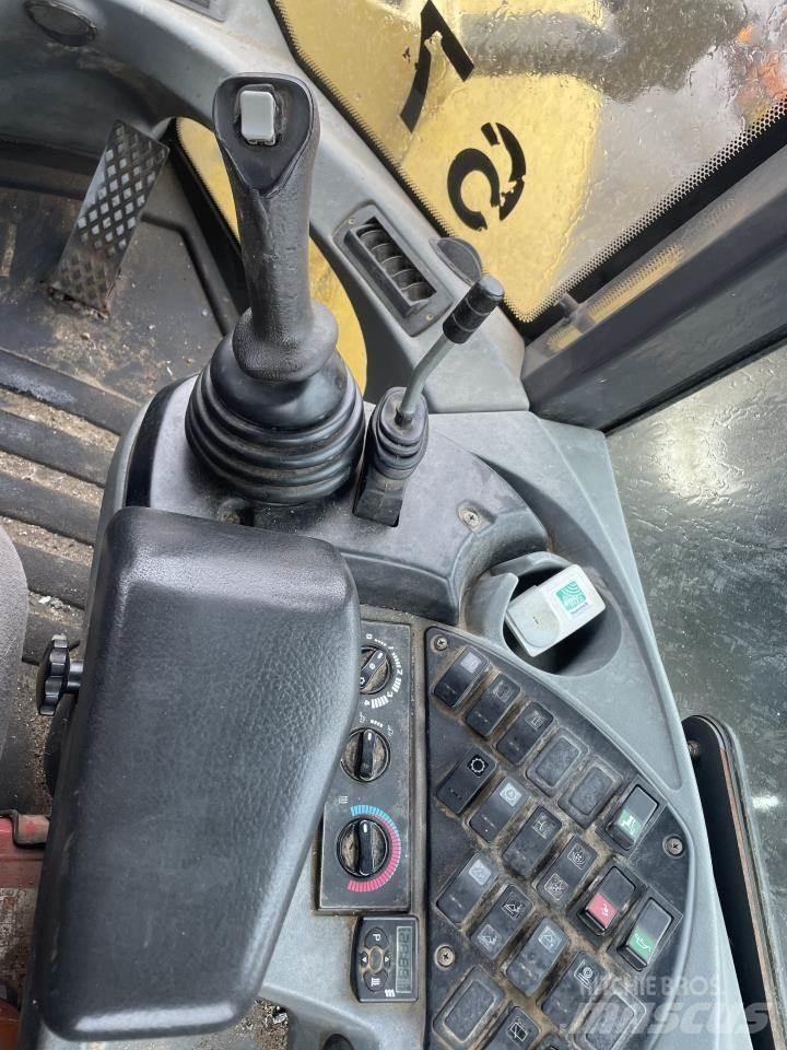 New Holland W190B Iekrāvēji uz riteņiem