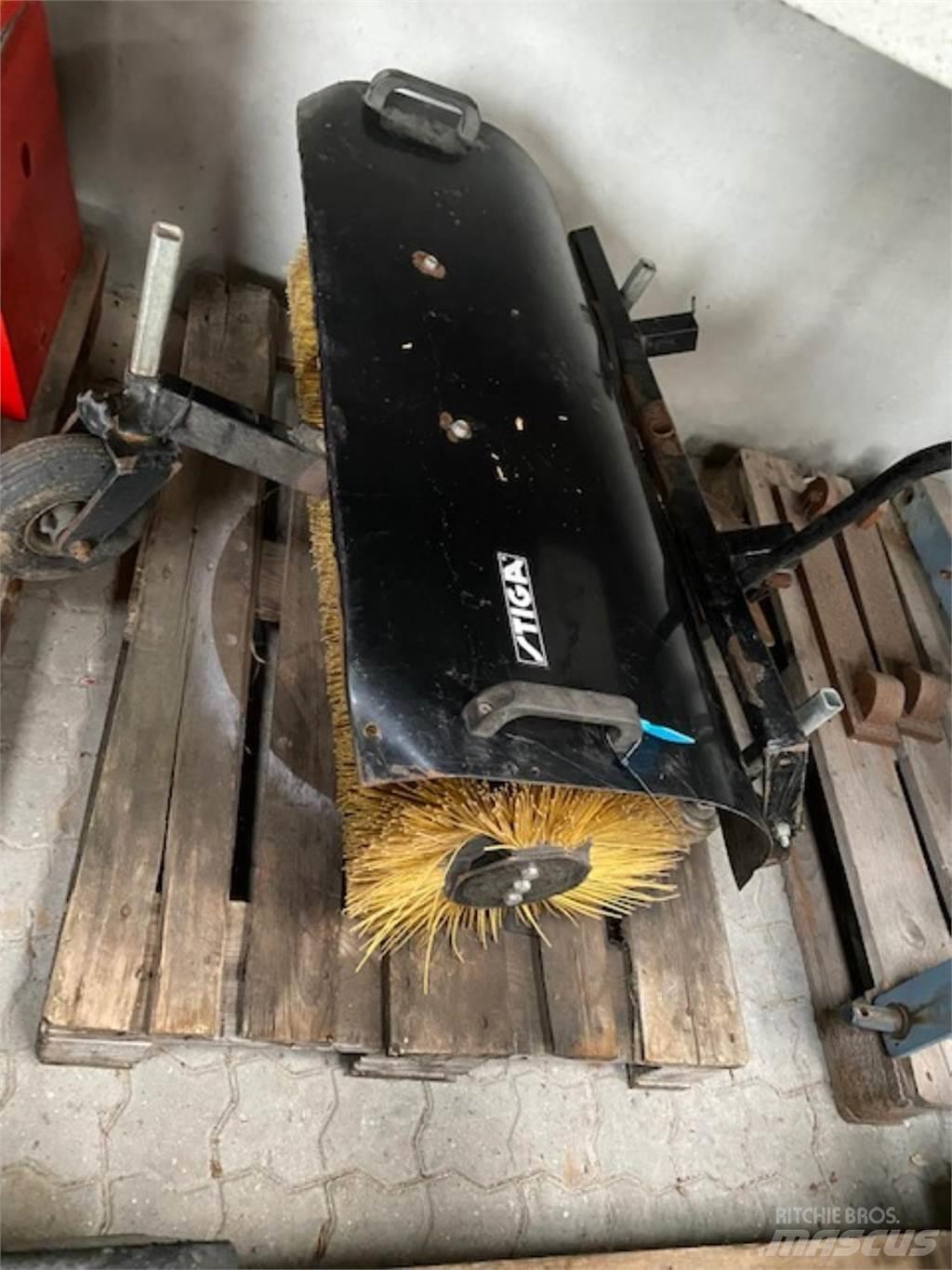 Stiga KOST 85CM Kompaktie traktori