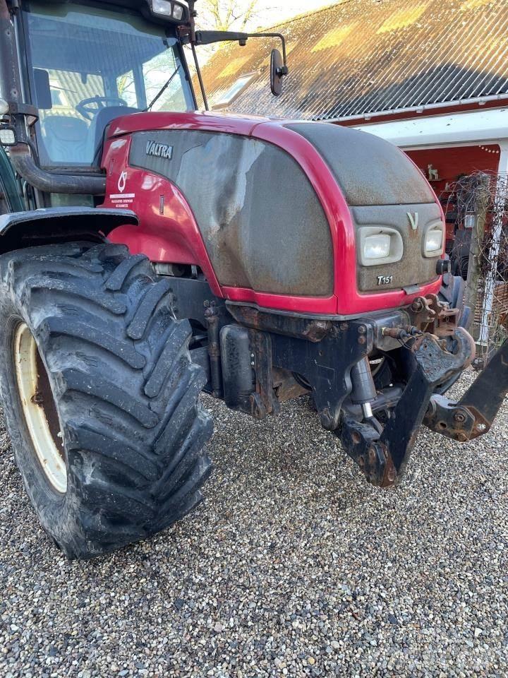 Valtra T151 Traktori
