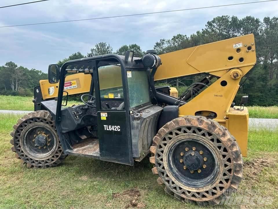 CAT TL642C Teleskopiskie manipulatori