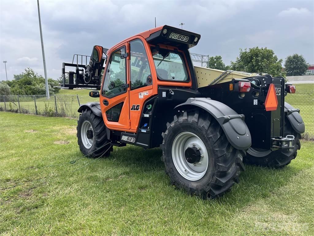 JLG 823 Teleskopiskie manipulatori