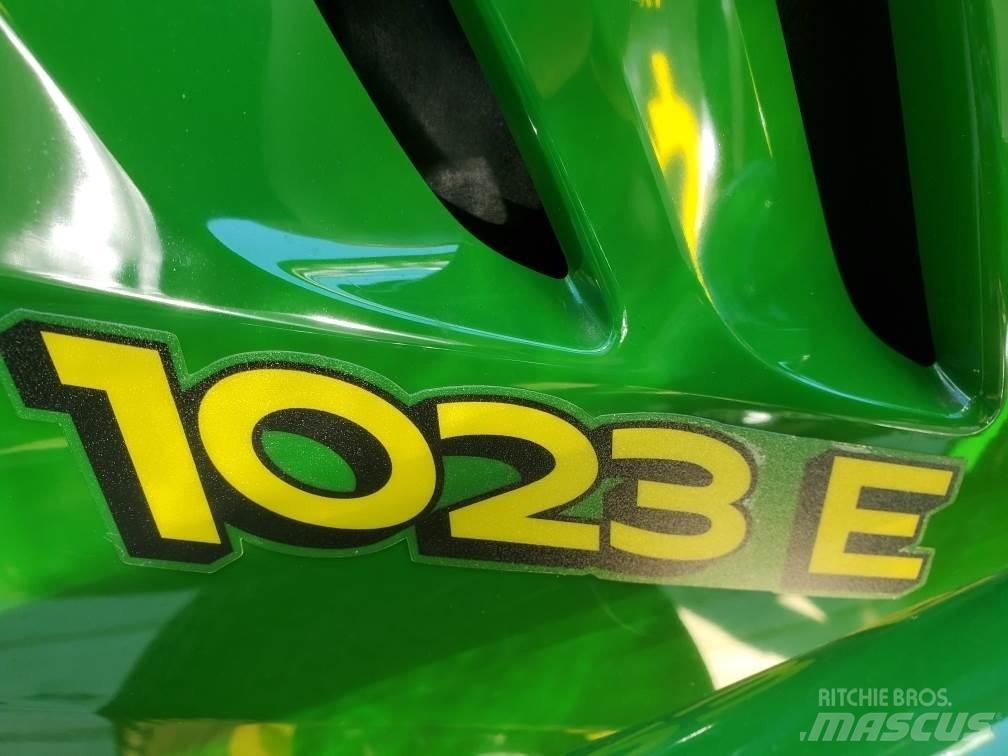 John Deere 1023E Kompaktie traktori