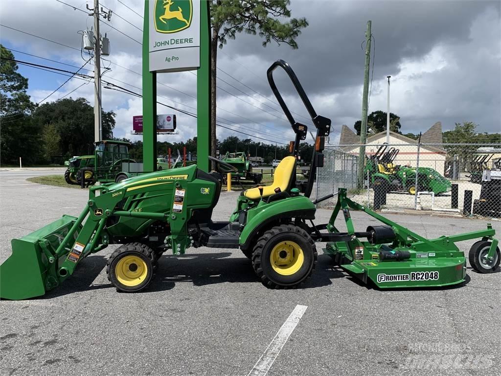 John Deere 1023E Kompaktie traktori