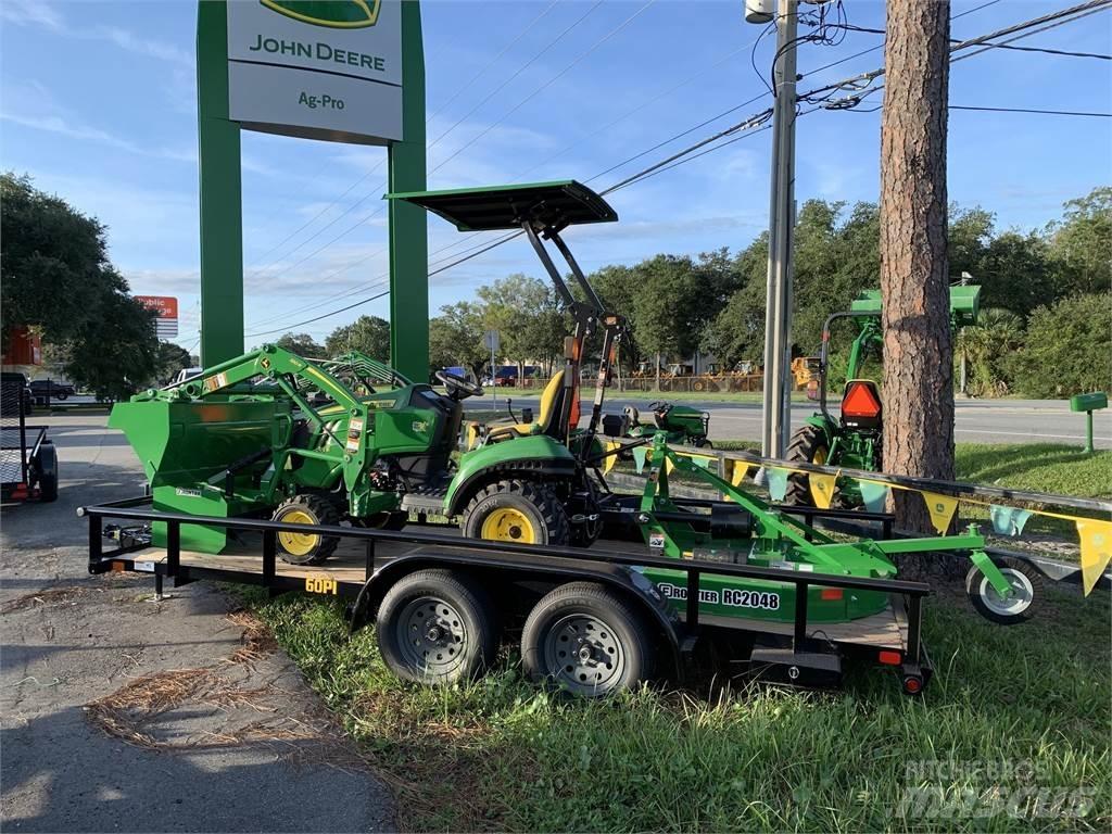 John Deere 1023E Kompaktie traktori