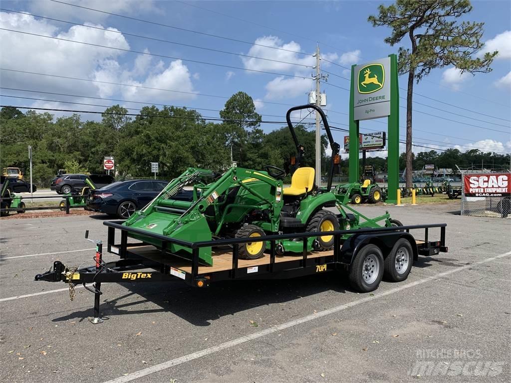John Deere 1023E Kompaktie traktori