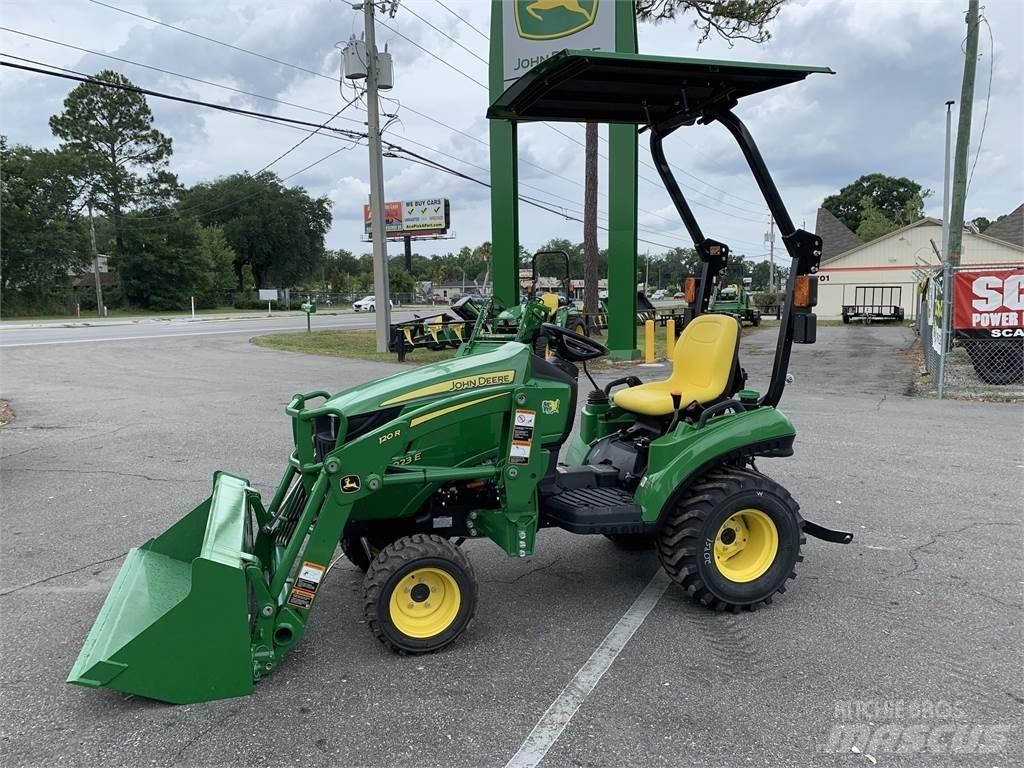 John Deere 1023E Kompaktie traktori
