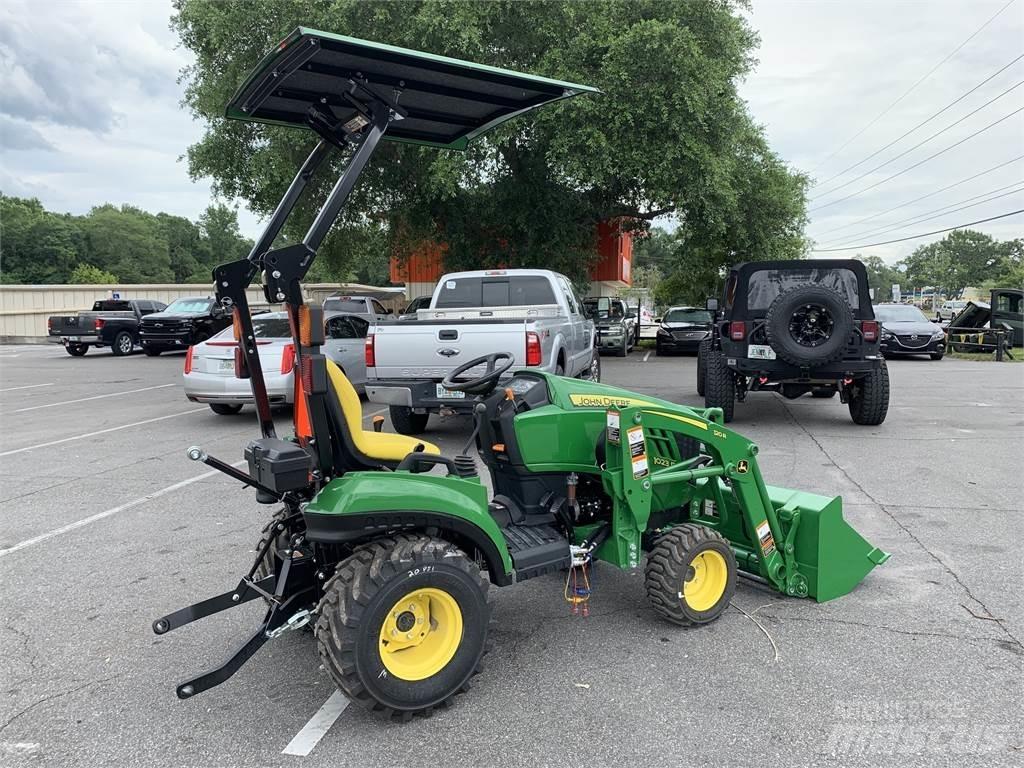 John Deere 1023E Kompaktie traktori
