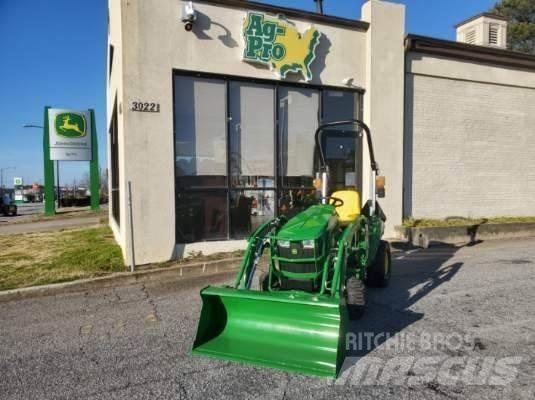John Deere 1023E Kompaktie traktori