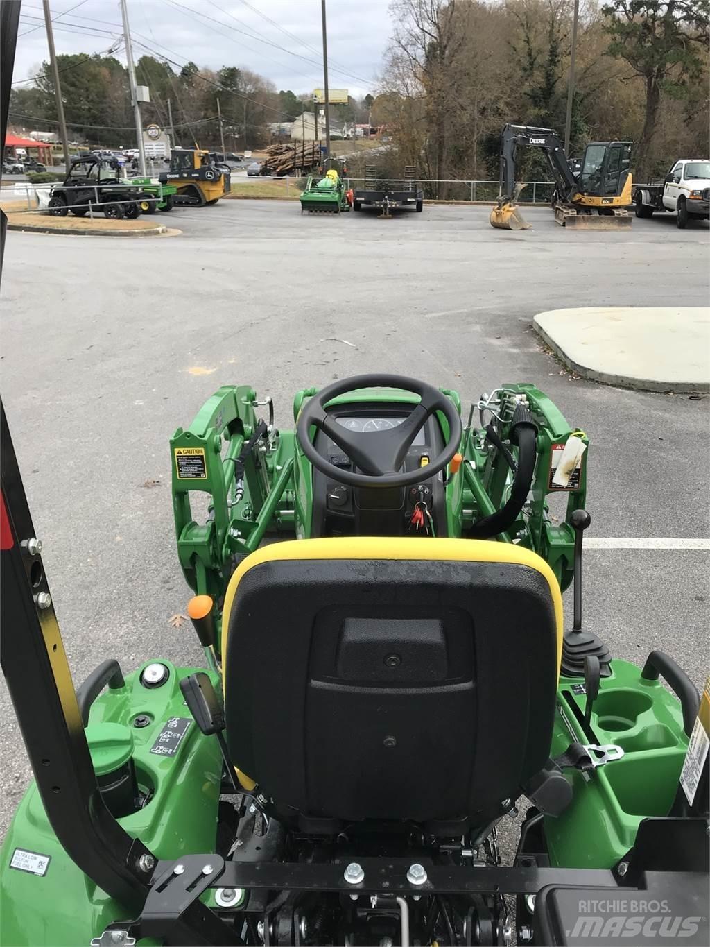 John Deere 1023E Kompaktie traktori