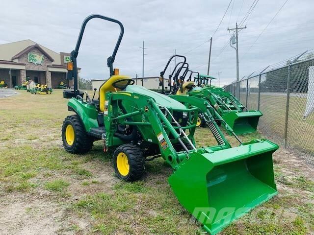 John Deere 1023E Kompaktie traktori