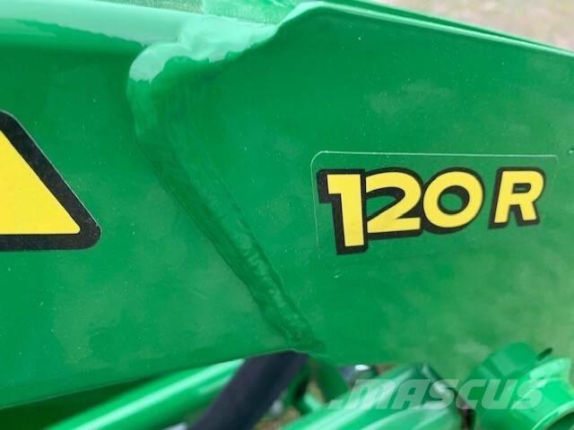 John Deere 1023E Kompaktie traktori