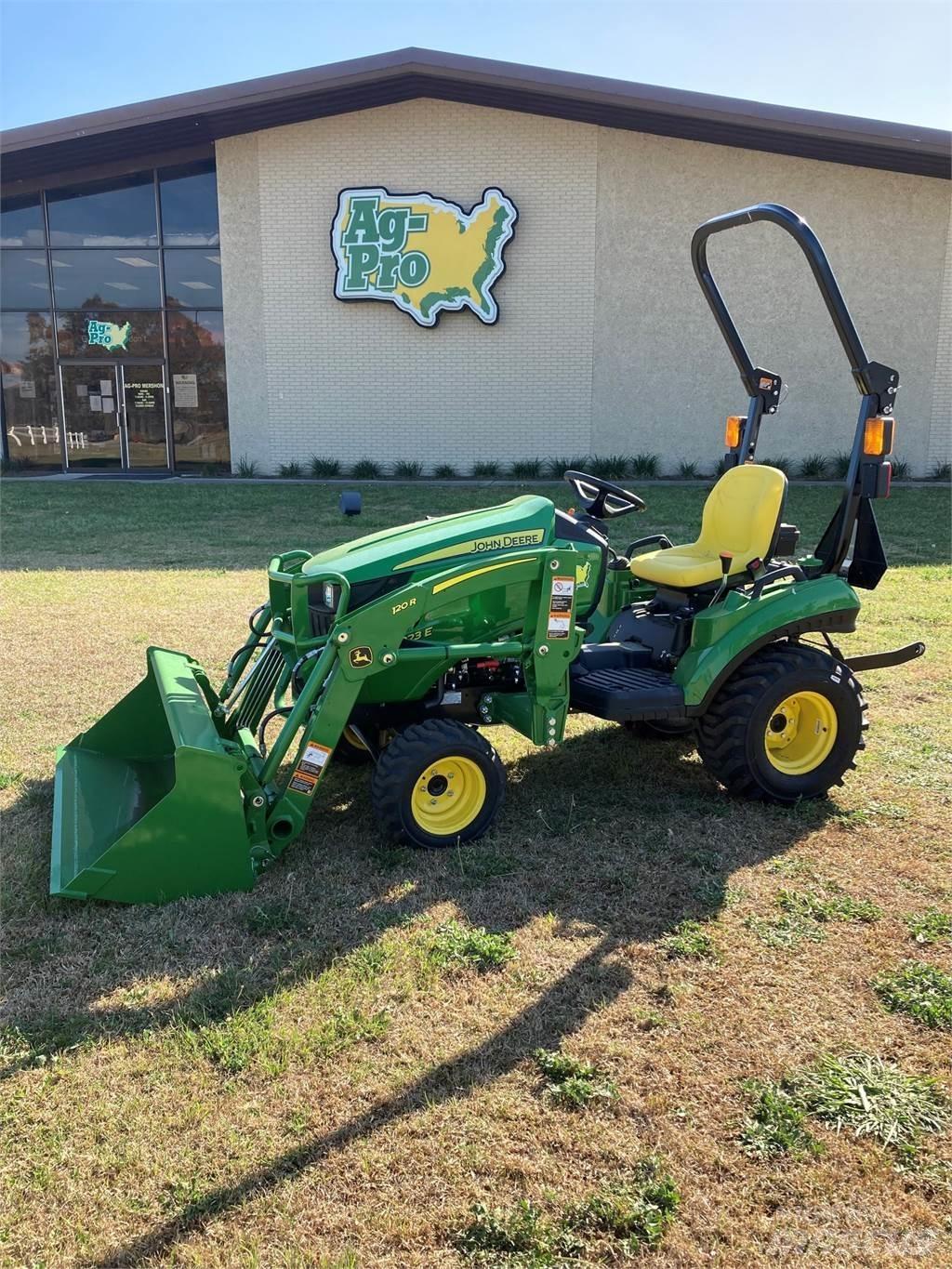 John Deere 1023E Kompaktie traktori