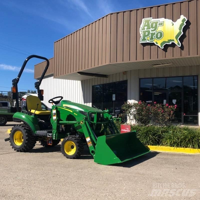 John Deere 1023E Kompaktie traktori