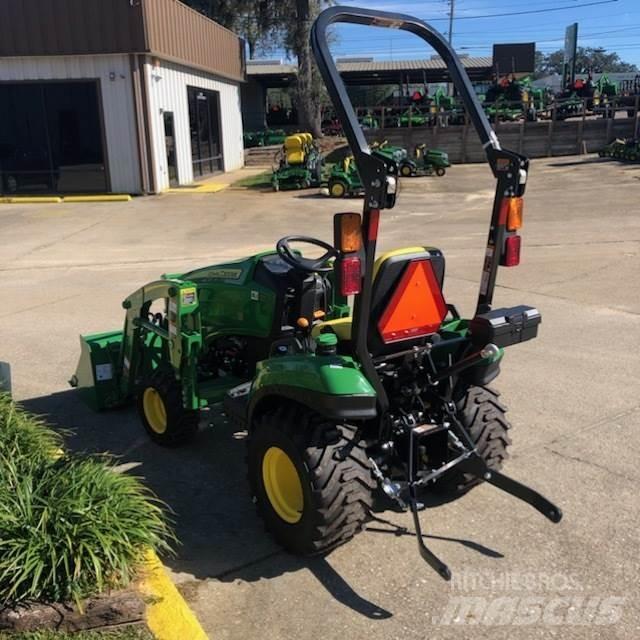 John Deere 1023E Kompaktie traktori