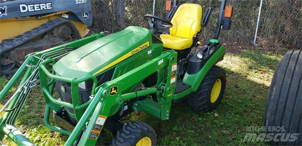 John Deere 1023E Kompaktie traktori