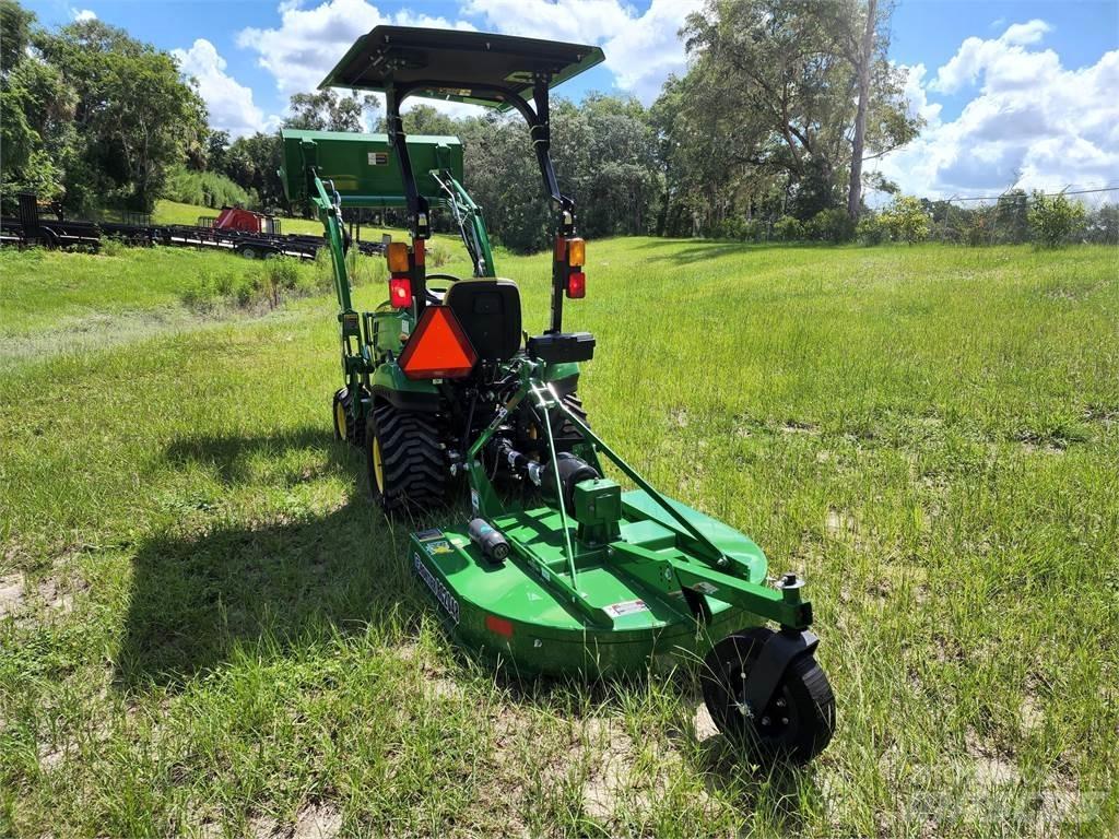 John Deere 1023E Kompaktie traktori
