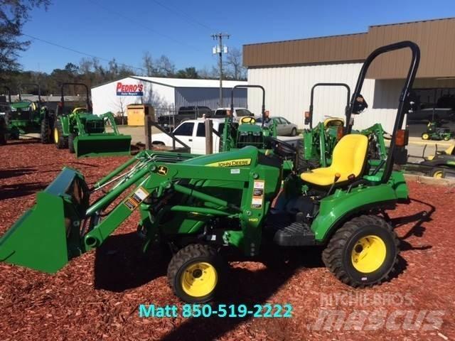 John Deere 1023E Kompaktie traktori