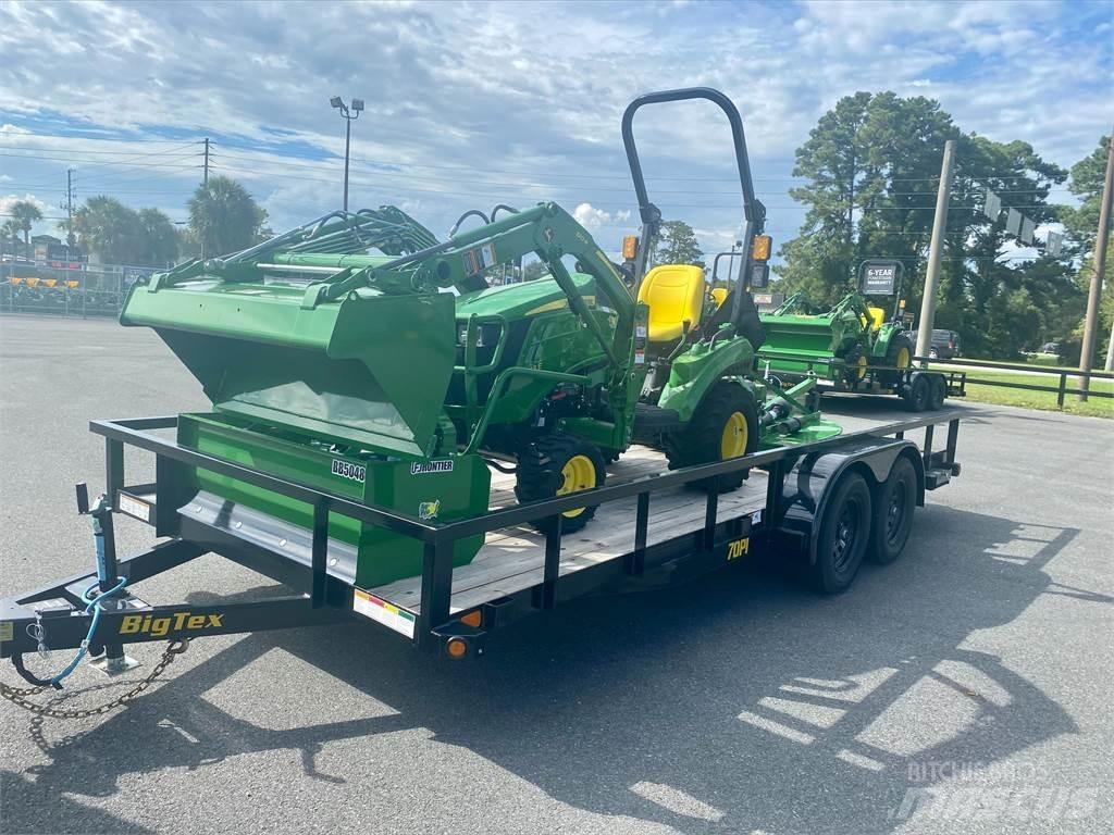 John Deere 1023E Kompaktie traktori
