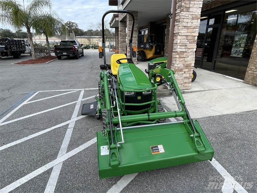John Deere 1023E Kompaktie traktori