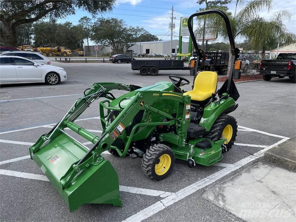 John Deere 1023E Kompaktie traktori
