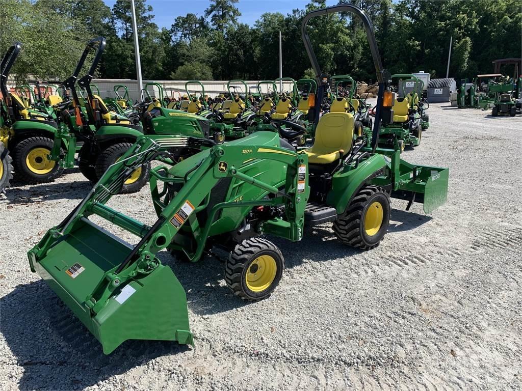 John Deere 1023E Kompaktie traktori