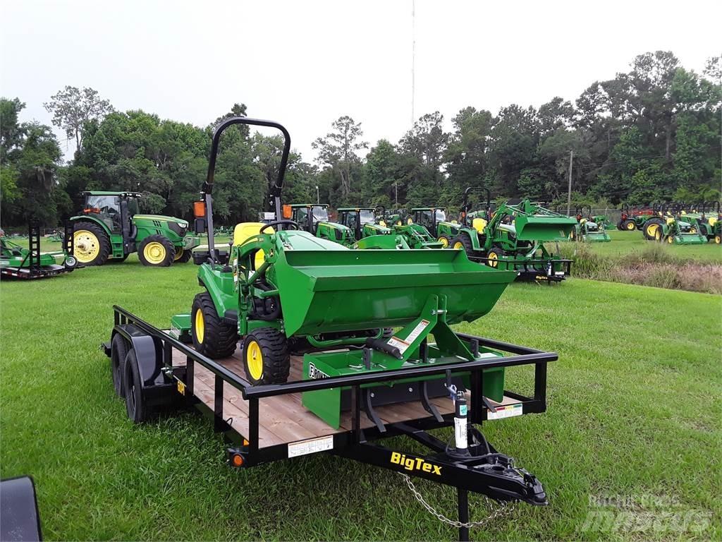 John Deere 1025R Kompaktie traktori