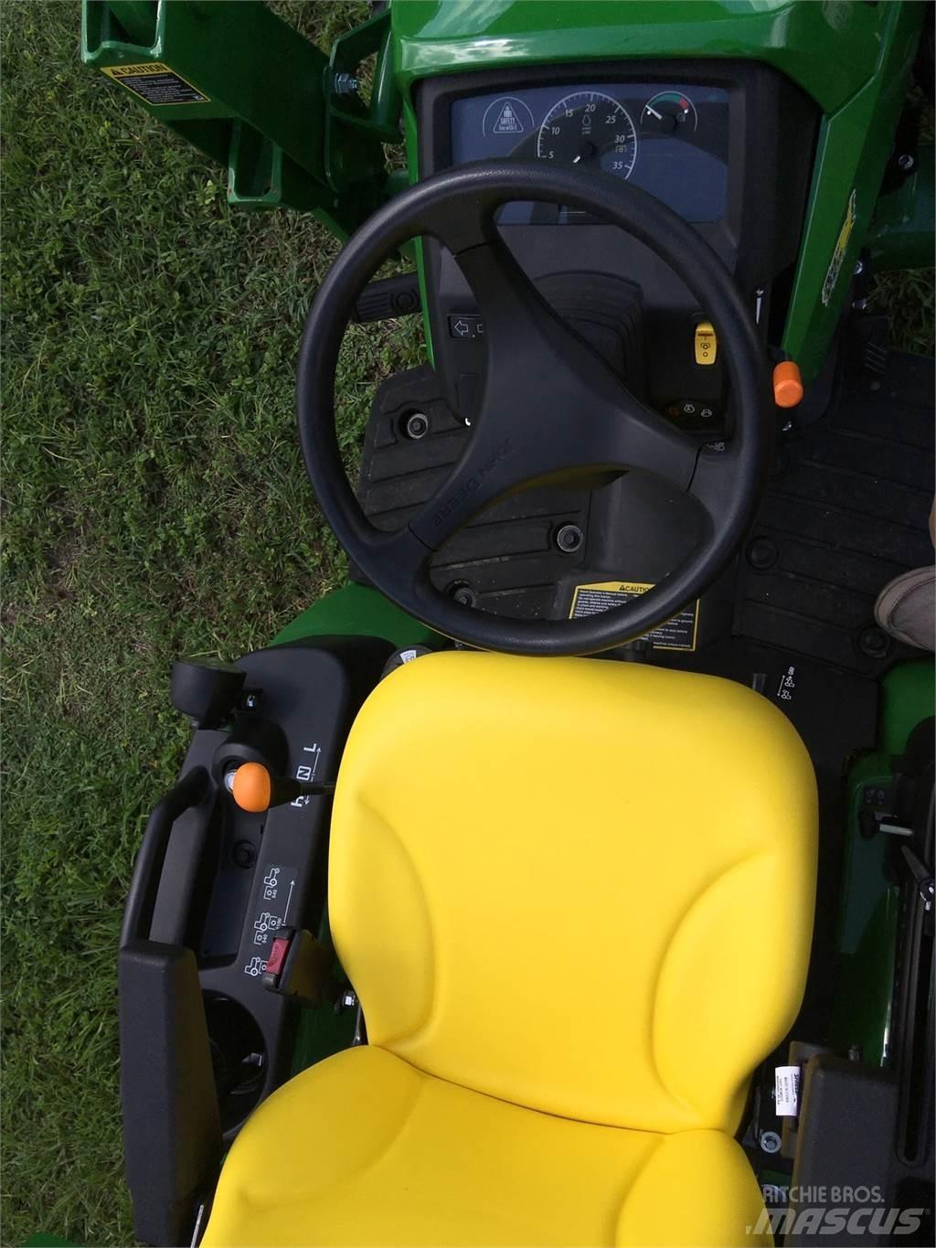 John Deere 1025R Kompaktie traktori