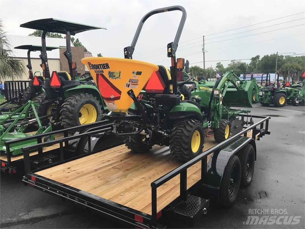 John Deere 1025R Kompaktie traktori