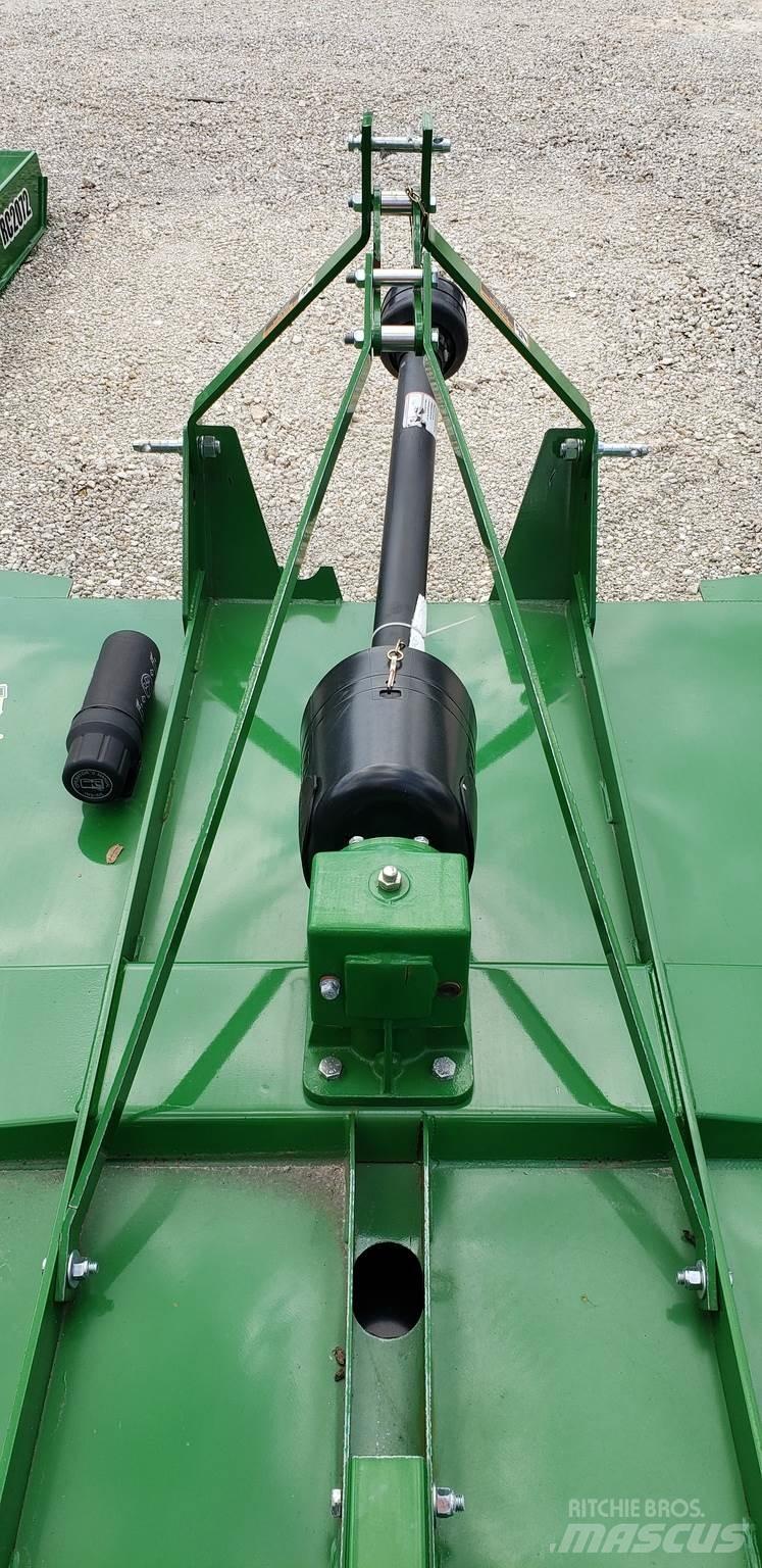John Deere 1025R Kompaktie traktori