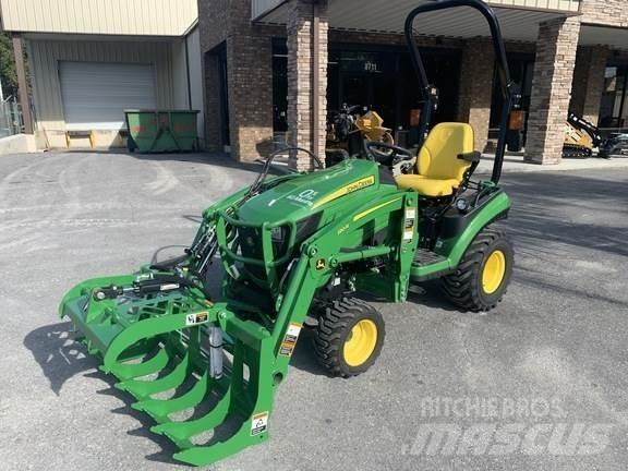 John Deere 1025R Kompaktie traktori