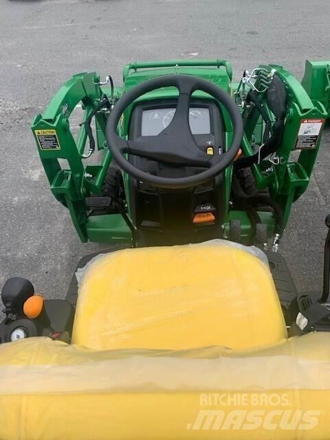 John Deere 1025R Kompaktie traktori