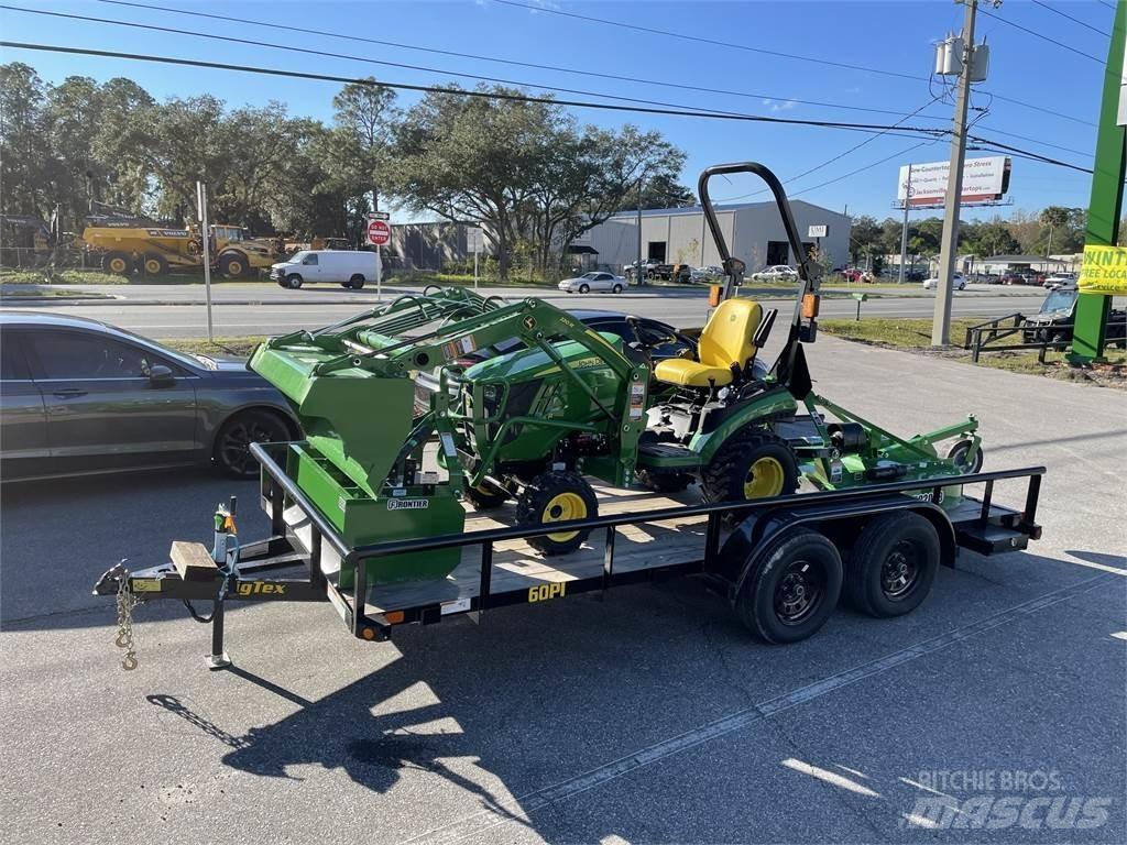 John Deere 1025R Kompaktie traktori