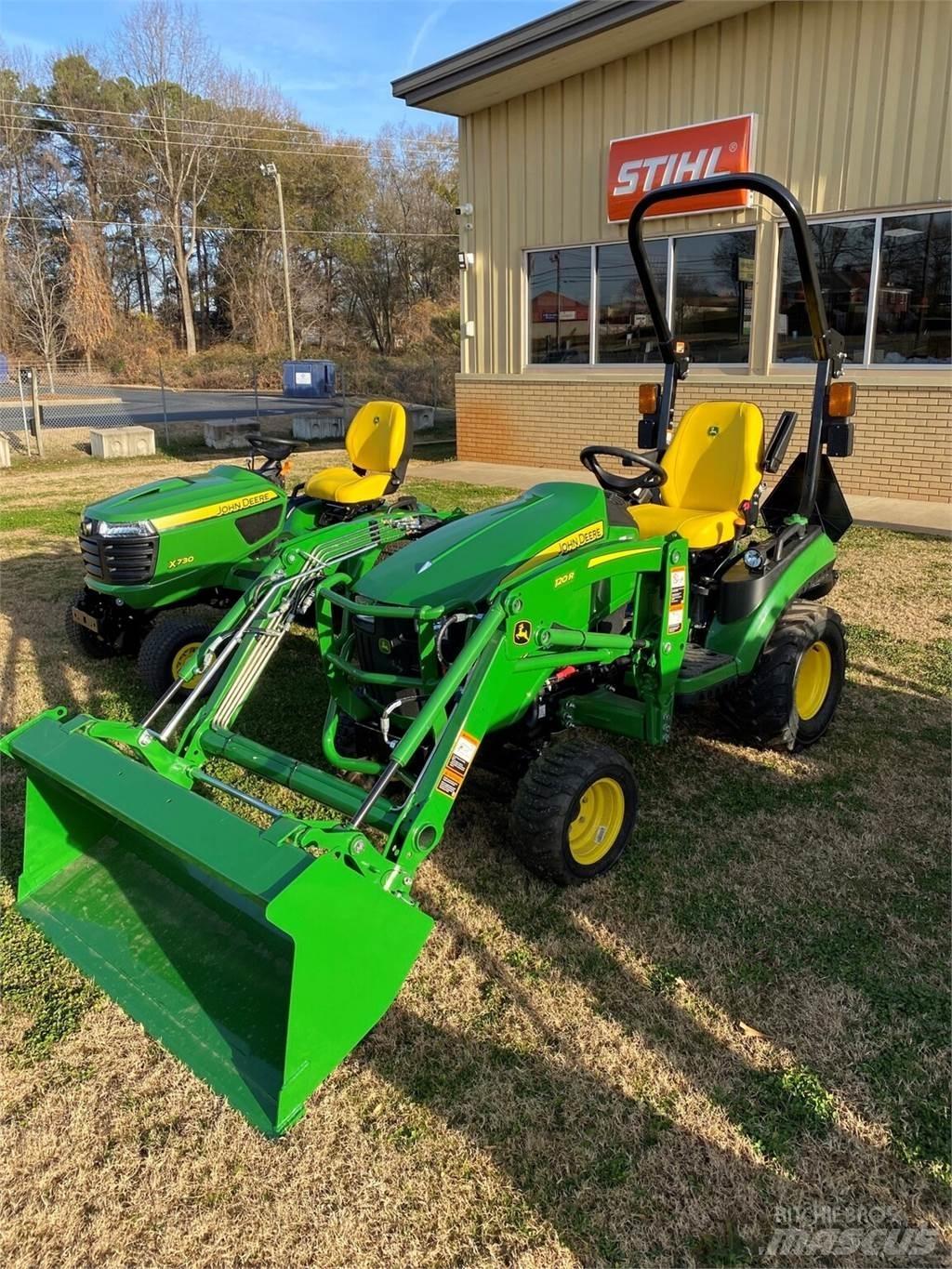 John Deere 1025R Kompaktie traktori