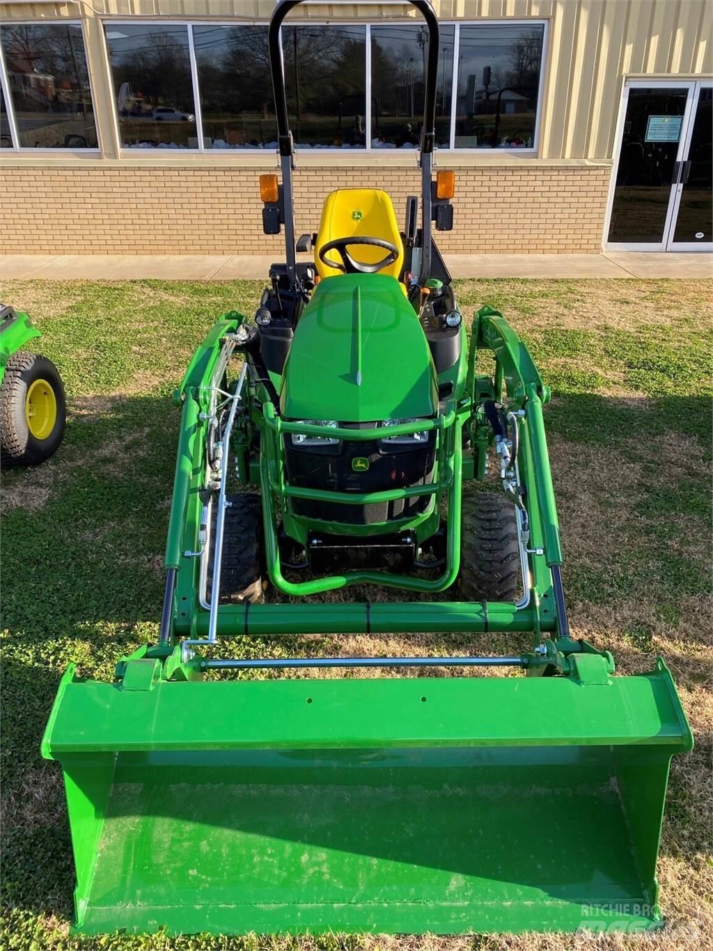 John Deere 1025R Kompaktie traktori