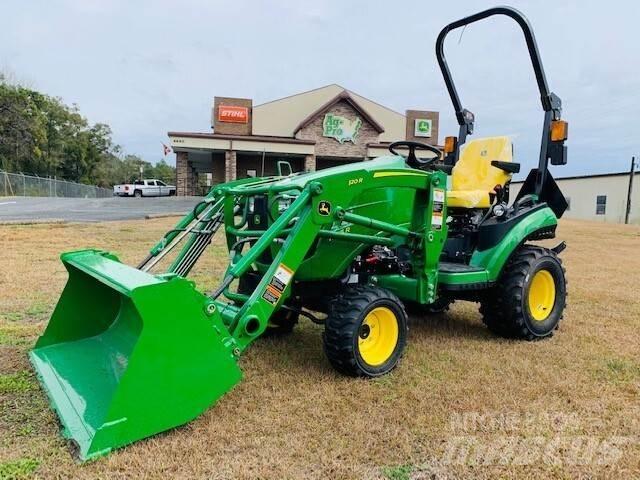 John Deere 1025R Kompaktie traktori